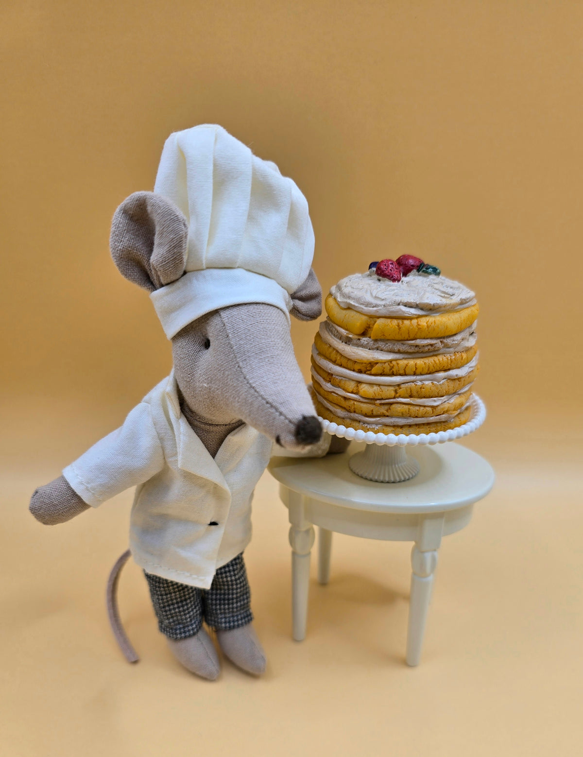 Maileg Party Cake & Cake Stand Mouse