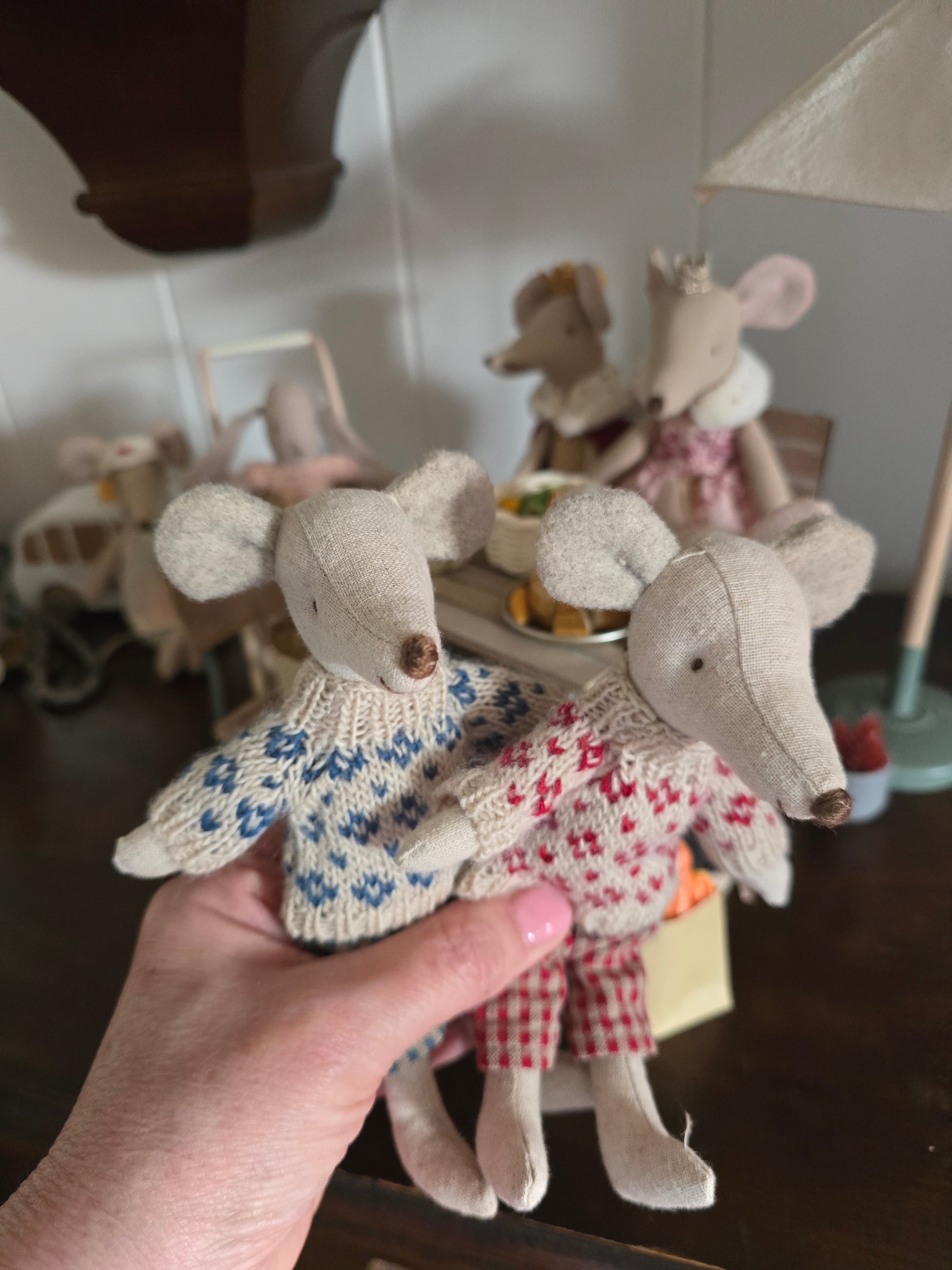 Maileg Winter Mouse with Skis Mum