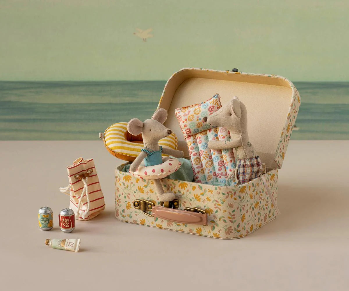 Maileg Beach Mouse Dad with Air Mattress Flower