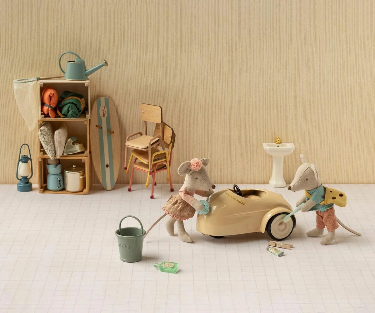 Maileg Car Mouse Wheat