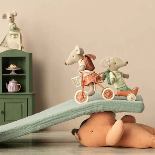 Maileg Abri a Tricycle Mouse Coral